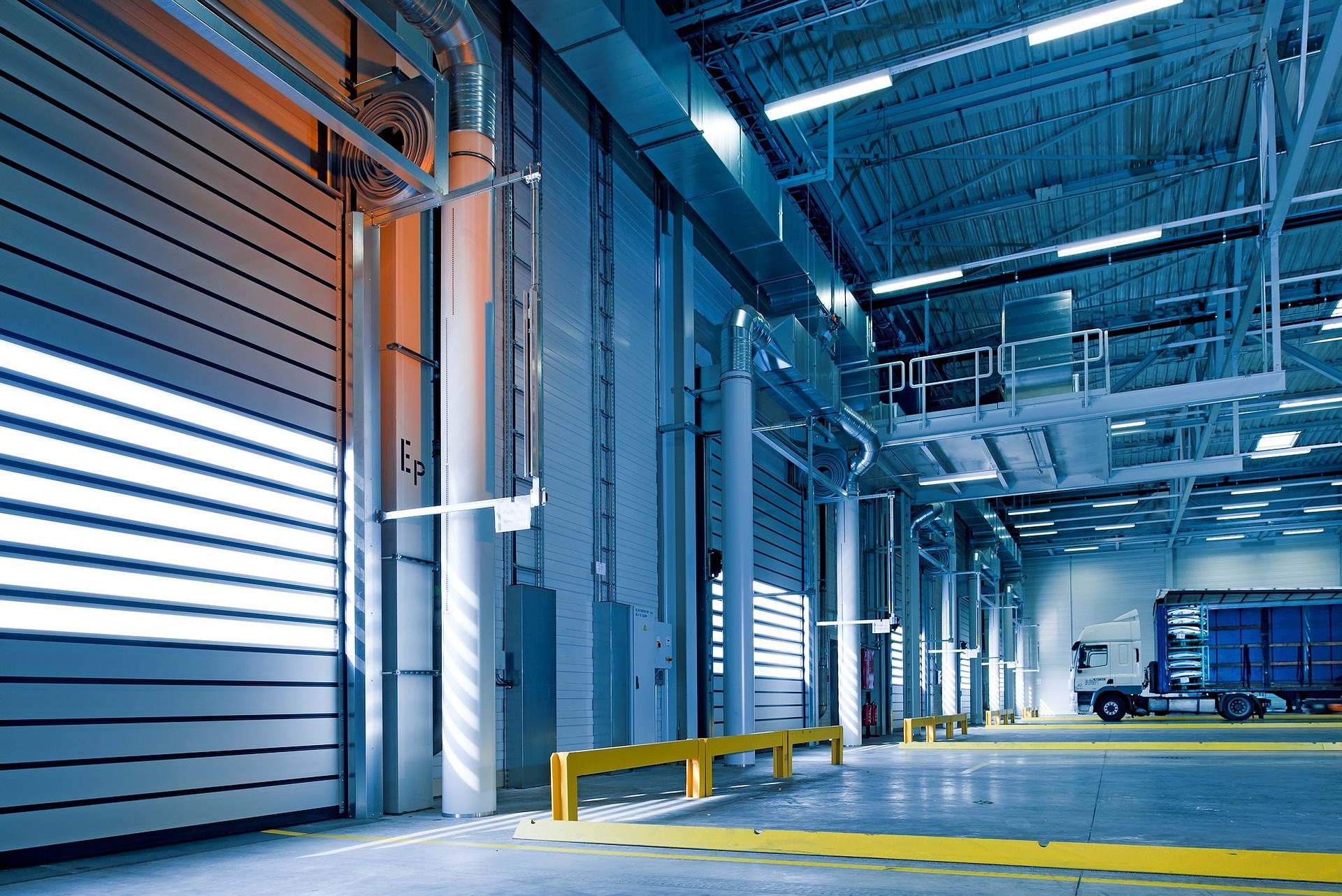 industrial-hall-1630742_1920